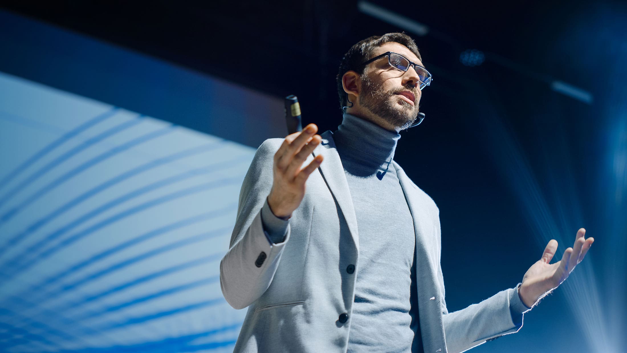 Conference speaker with microphone